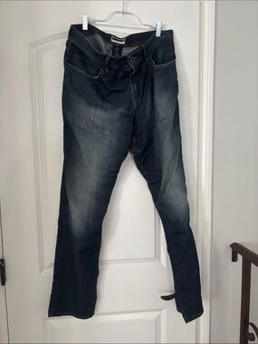Travis Mathew Men's Lightweight Straight Jeans in Dark Blue Wash